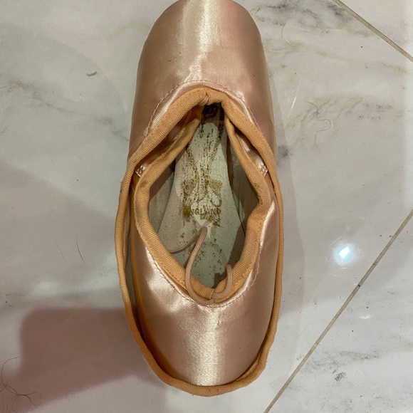 Freed of London Pointe Shoes - Picture 2 of 2